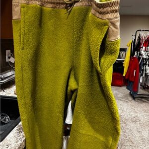 NWT Allbirds Fluff Fleece Pants in Hazy Lime